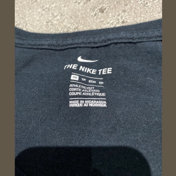 EUC NIKE TEES--LOT OF 3 - Picture 3 of 4